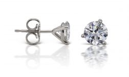 Why Are Stud Earrings For Women A Great Gift