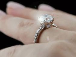 A Diamond Engagement Ring Guide