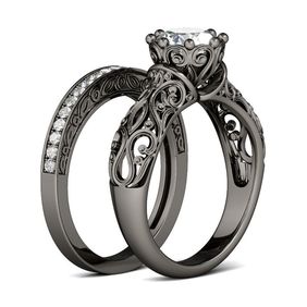 Gothic Wedding Rings Symbolize a Black Heart's Love in Couples Life