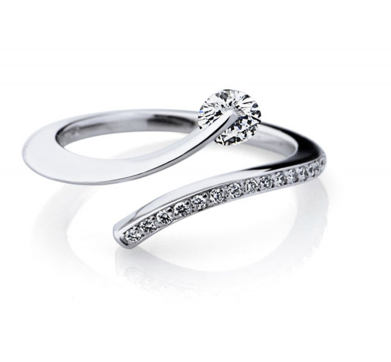 Picking The Perfect Wedding Rings | Diamond District Block