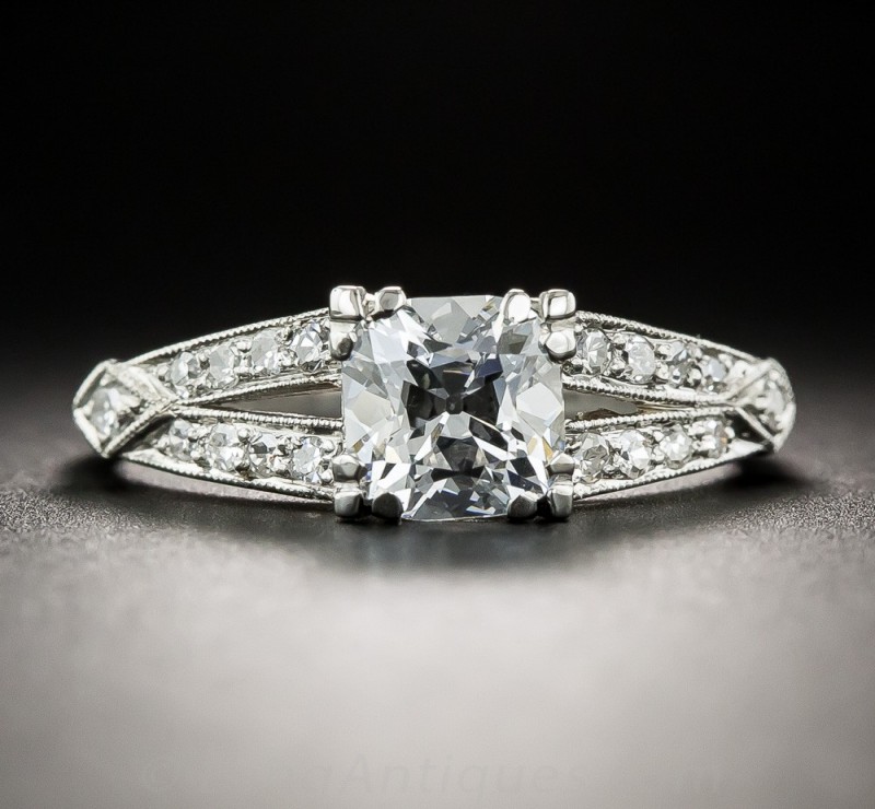 Designing Your Own Wedding Ring From Diamond District Stores
