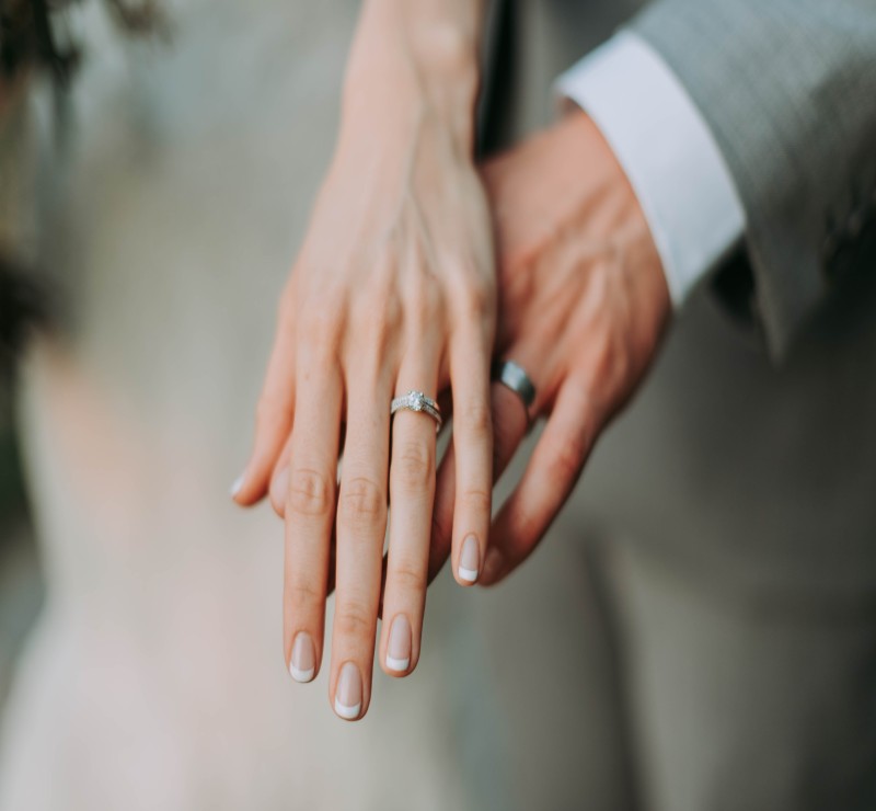 Where to Buy the Best Engagement Rings Online?