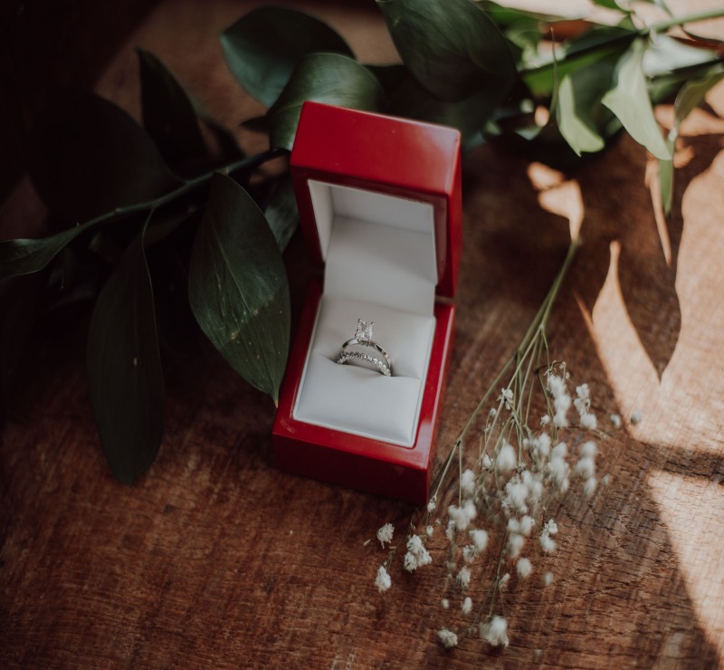 How to Find the Best Deals on Diamond Engagement Rings?