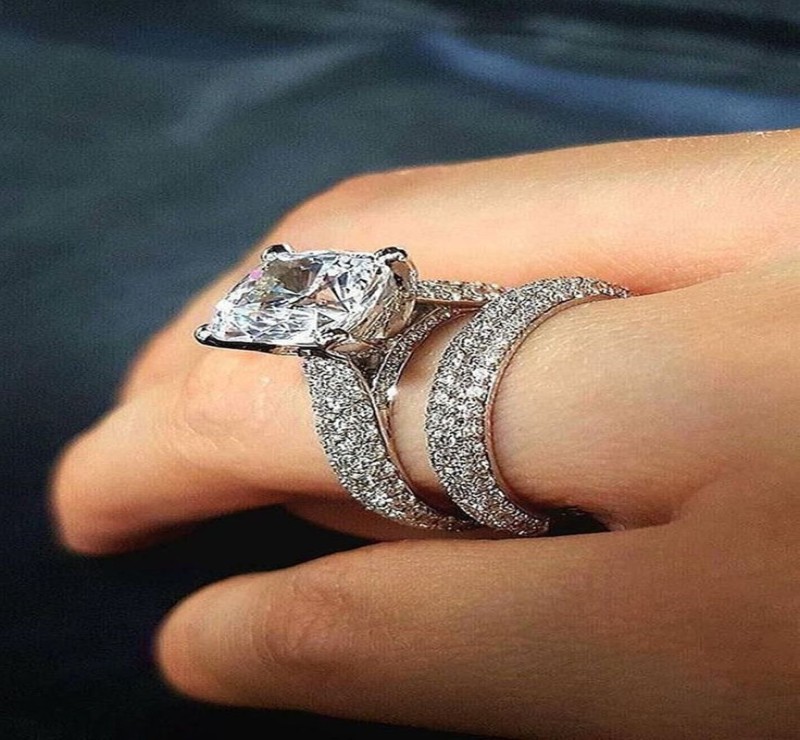 Get Your Hands on Discounted Diamond Wedding Rings Now!
