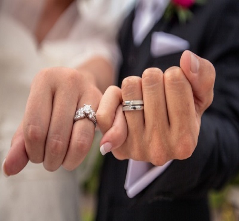 Classic White Diamond Wedding Rings for Traditional Brides
