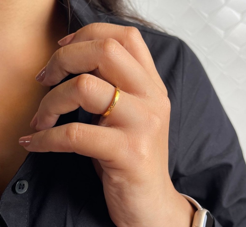 Embracing Elegance Gold Wedding Bands for Women