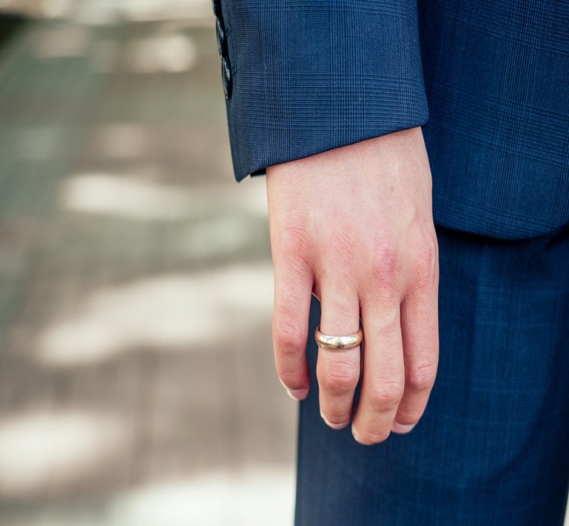 Complete Guide to Stylish and Affordable Wedding Bands for Men