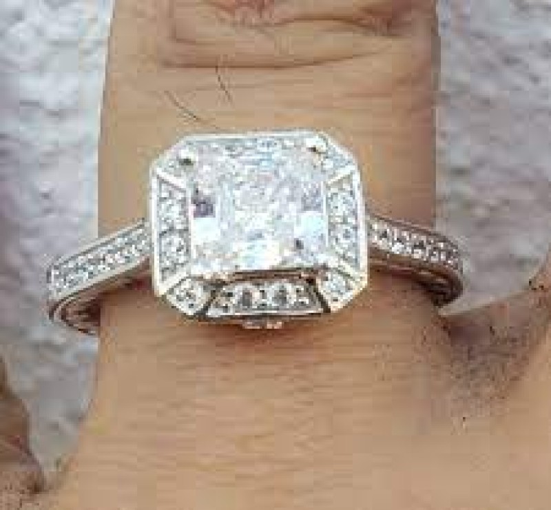 Ultimate Guide to Buying Diamond Engagement Rings Online