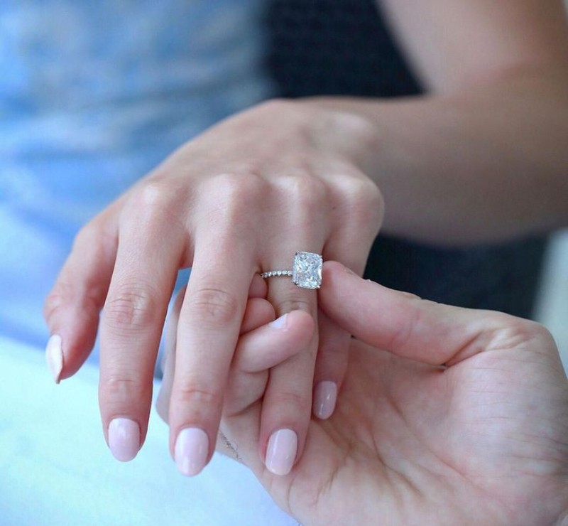 Discovering the Good Places to Buy Engagement Rings Online